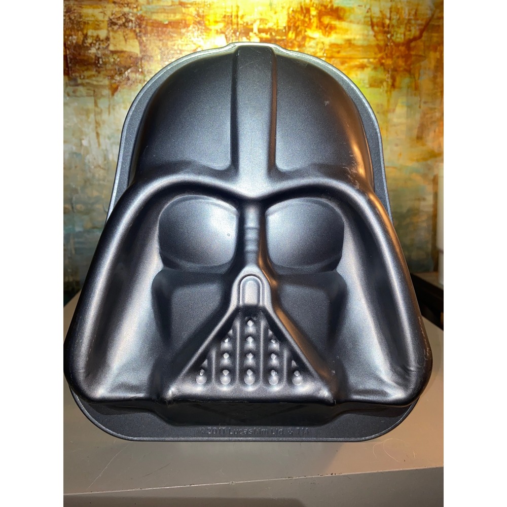 Star Wars Darth Vader Cake Pan 2011 Lucasfilm‎ Ltd Non-Stick Metal Helmet Mold